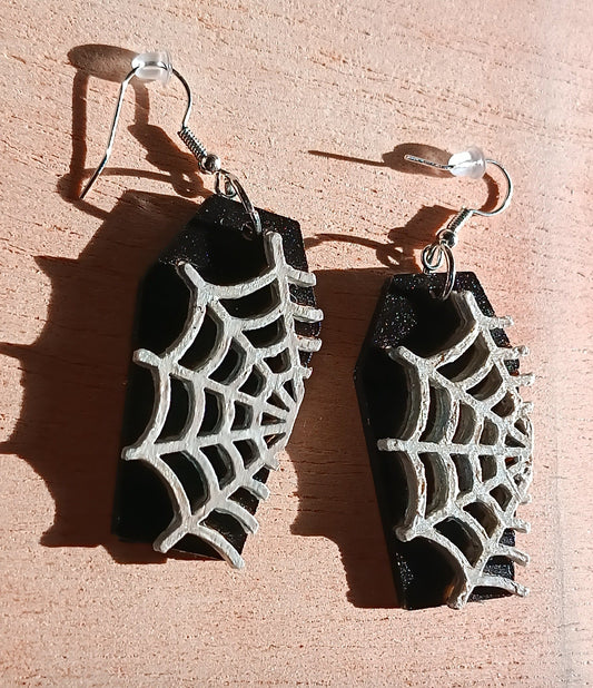 pendientes tela de araña halloween hechos con madera y cortados con laser pintados artesanalmente
